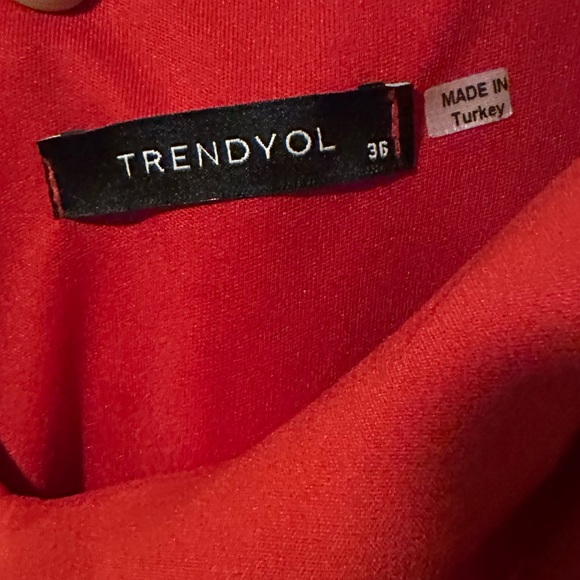 Trendyol Red Midi Dress with Puff Sleeves - Picture 16 of 16